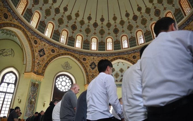 Təzəpir məscidində bayram namazı qılındı
