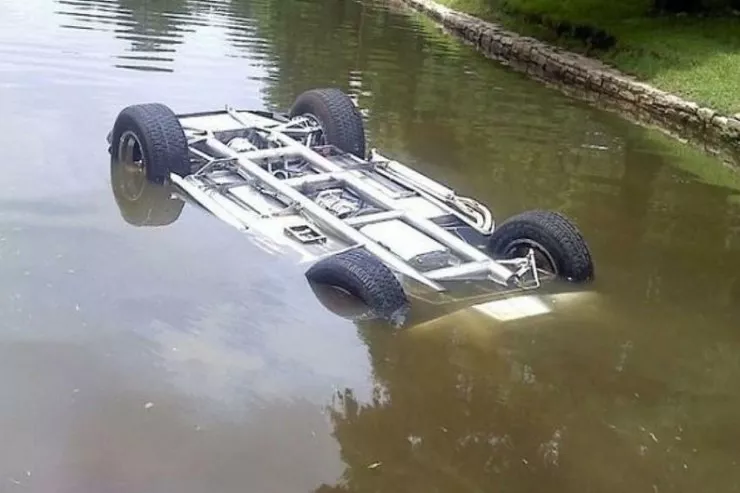 Neftçalada FACİƏ: iki qardaş avtomobillə kanala düşərək öldü