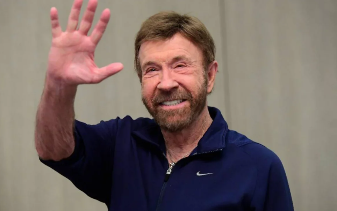 Çak Norris vəfat edib