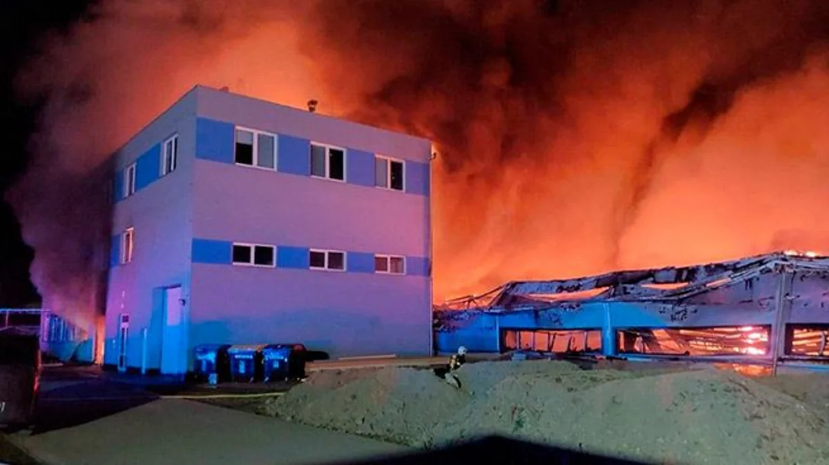 Çexiyada İsrailin silah zavodu yandırılıb