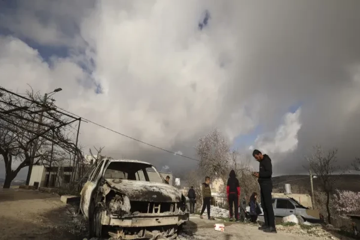 Qərbi Şəriədə qarşıdurma davam edir, evlər və maşınlar yandırılır, yaralılar var