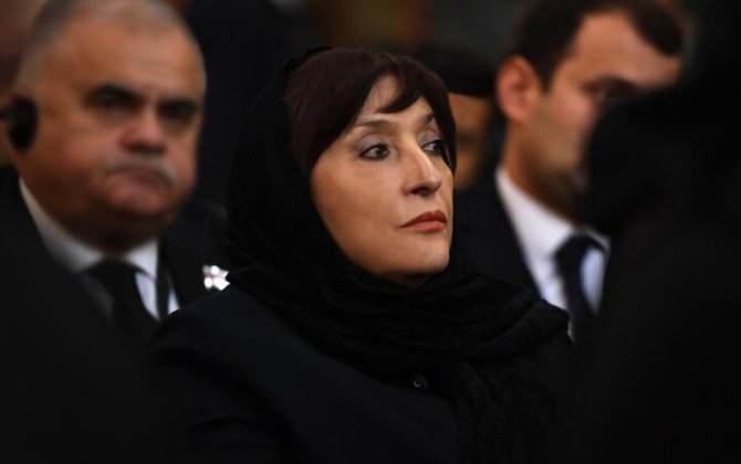 Sahibə Qafarova II İlyanın dəfn mərasimində iştirak edib - FOTO