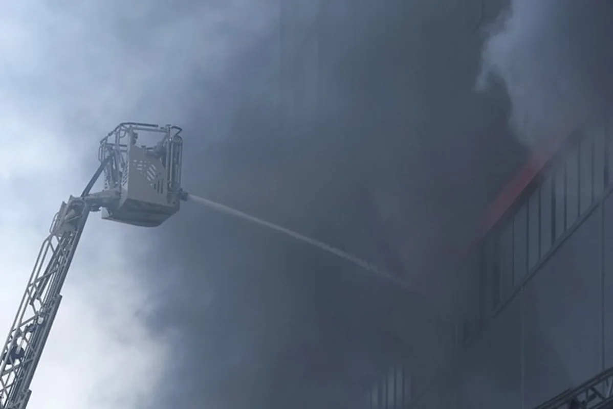 Moskvada yaşayış binasında GÜCLÜ YANĞIN: Ölənlər və yaralananlar var - FOTO/VİDEO