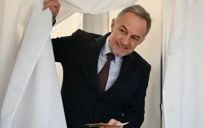 Parisdə mer seçkisində sosialist Emmanuel Qrequar qalib gəlib