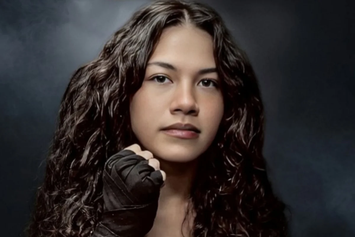 Qadın boksçu nokautdan sonra komaya düşdü