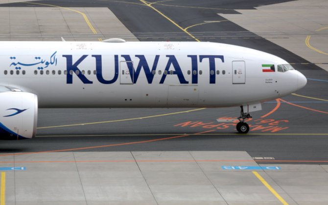 В аэропорту Кувейта загорелся топливный резервуар после удара Ирана-ВИДЕО