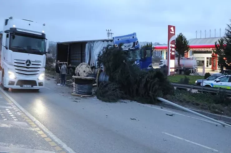 Azərbaycanlı sürücü qəza törətdi, 6 yaralı var - FOTO