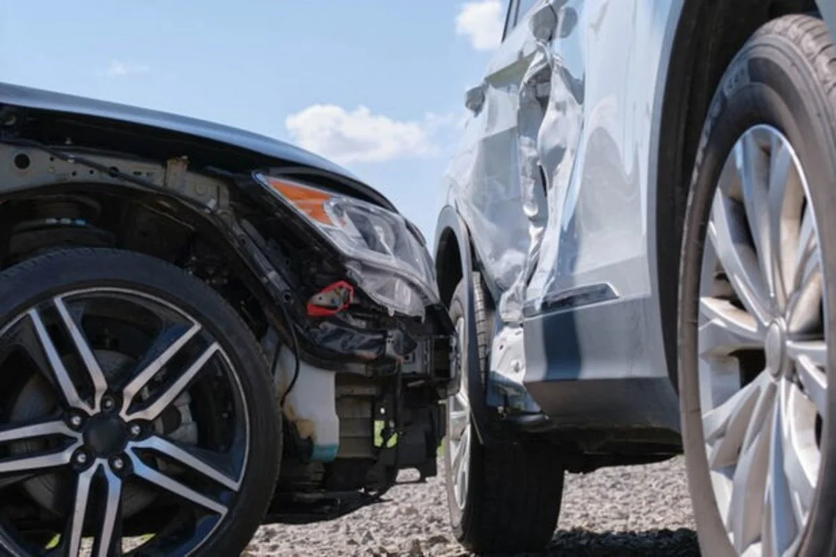 В Билясуваре столкнулись автомобили, пострадали четыре человека