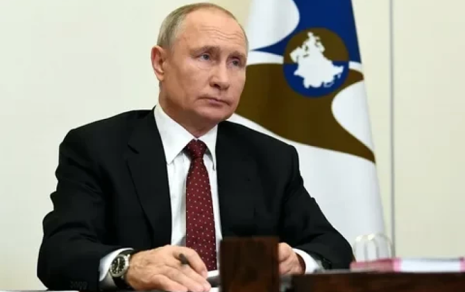 Putin Rusiyadan 100 qramdan artıq qızıl külçələrin ixracını qadağan edib