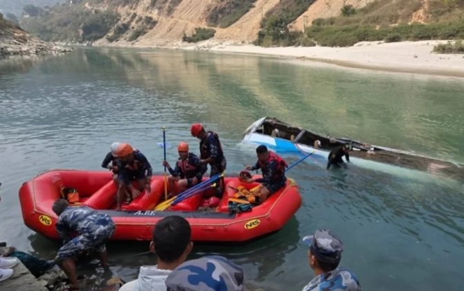 Banqladeşdə avtobus çaya düşüb: Çox sayda ölən və itkin düşən var