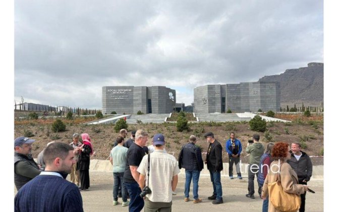 Международные путешественники посетили Мемориал жертвам Ходжалинского геноцида-ФОТО