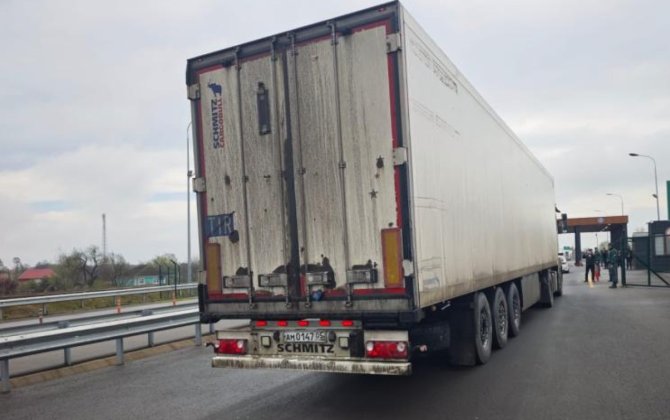 İrana göndərilən yardım maşınları sərhədə çatdı
