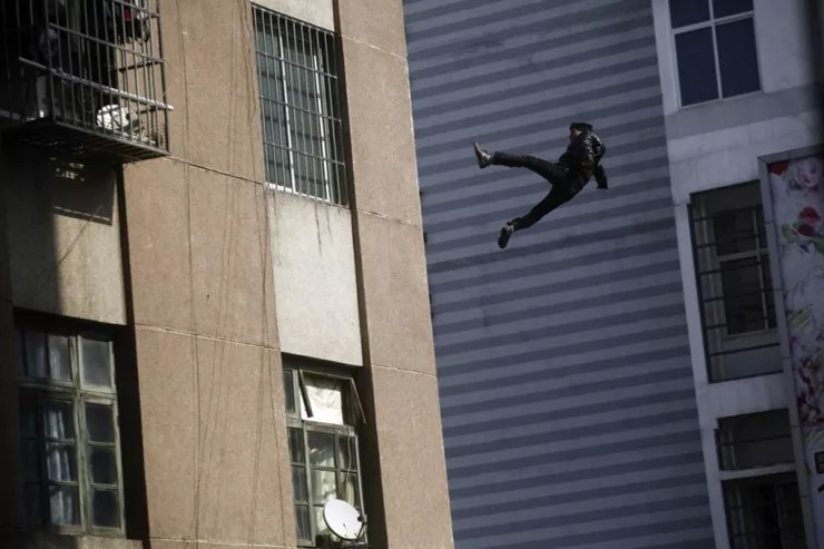 Bakıda DƏHŞƏT: gənc oğlan 20-ci mərtəbədən yıxılıb öldü