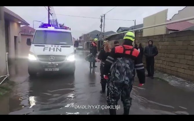 В двух районах Баку жители эвакуированы из затопленных домов