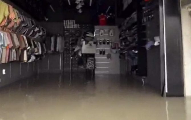 Мощные ливни накрыли ОАЭ-ВИДЕО-ФОТО