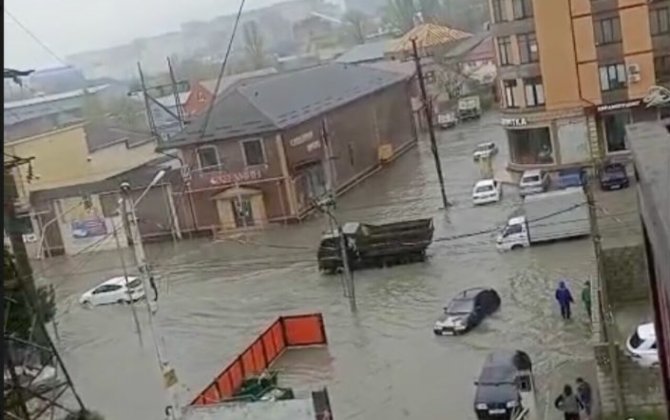 Из-за сильных дождей подтопления произошли в Дубае, Махачкале и в Армении
