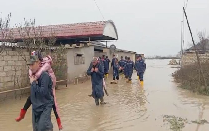 Xaçmazda evlərə su dolub, köməksiz vəziyyətdə qalan 22 nəfər təxliyə edilib - VİDEO - FOTO