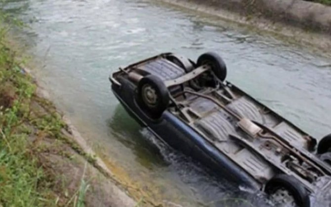 Mingəçevirdə avtomobil kanala düşdü - Sürücü xəsarət aldı