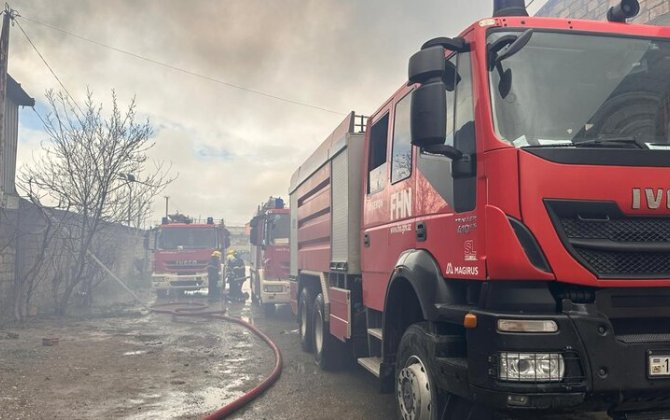 Binəqədidə yanğının yayılmasının qarşısı alındı - YENİLƏNİB + FOTO