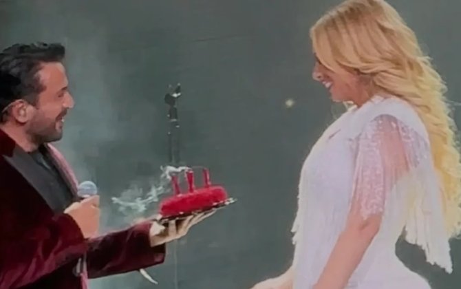 Emre Altuğdan Roza Zərgərliyə səhnədə sürpriz - VİDEO