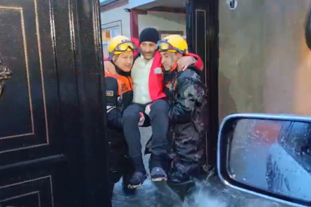 FHN: Su basmış ərazilərdən 278 nəfər təhlükəsiz əraziyə təxliyə edilib