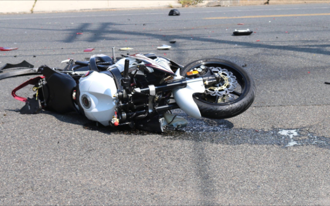 Gəncədə avtomobil mopedlə toqquşub, xəsarət alan var