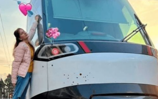 Tramvaya vurulan qadın onunla evləndi - FOTO