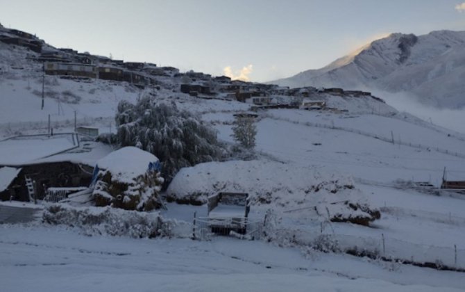 Bəzi dağlıq ərazilərə qar yağır - FAKTİKİ HAVA