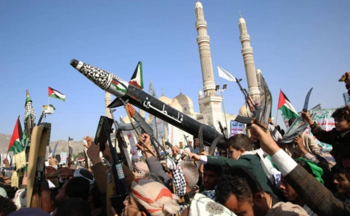 СМИ: Иран подталкивает хуситов ударить по судоходству