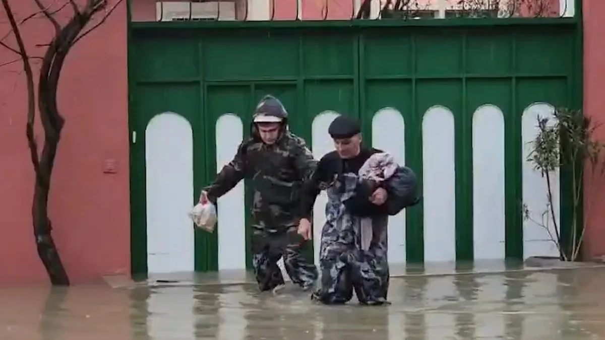Bakıda yağan rekord yağışların səbəbi müharibədir? - Alimdən sensasion açıqlama - FOTO