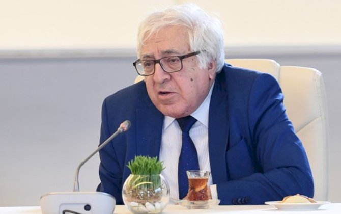 Yazıçı Anar ömürlük AYB sədri qalmaq təklifinə münasibət bildirdi