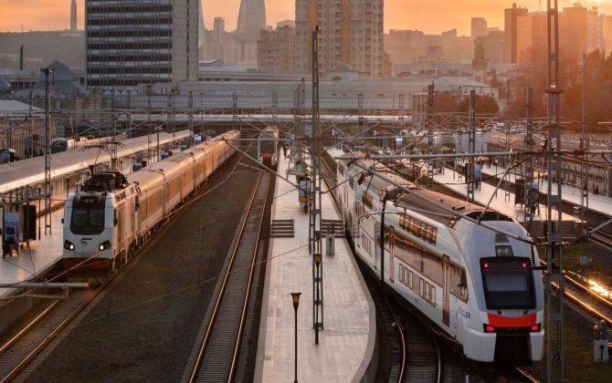 Qatarlarda və dəmiryol vağzallarında elektron siqaretlərin istifadəsinə görə cərimə tətbiq ediləcək - FOTO