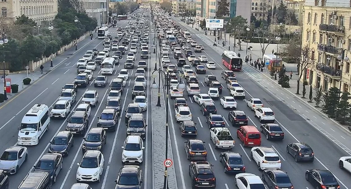 Bu küçələrdə sıxlıq var