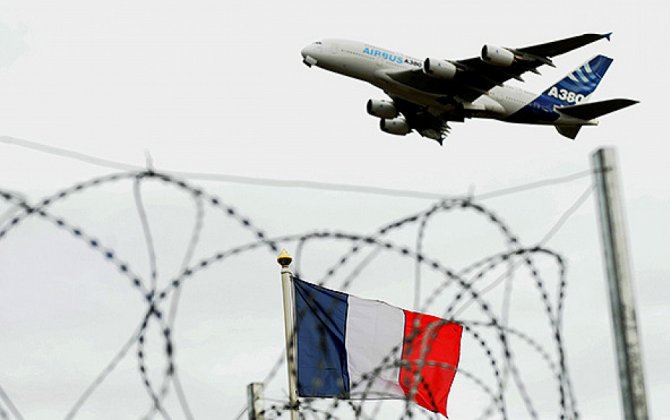 Израиль приостановил военную торговлю с Францией