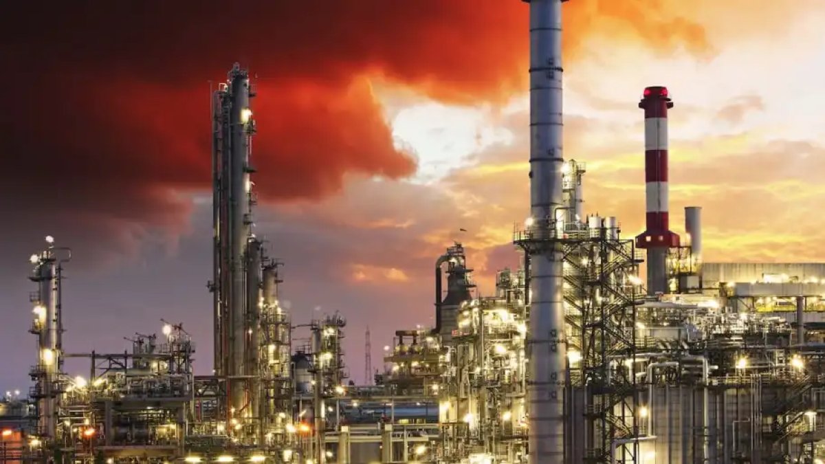 Остановился крупнейший НПЗ в России