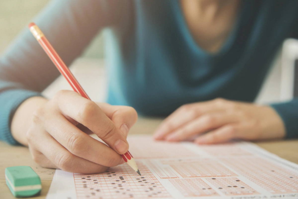 Doqquz illik orta təhsil səviyyəsi üzrə buraxılış imtahanı verəcək şəxslərin NƏZƏRİNƏ