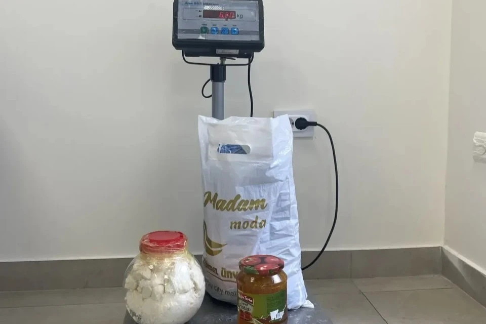 В аэропорту Оренбурга у азербайджанцев отобрали продукты и оштрафовали