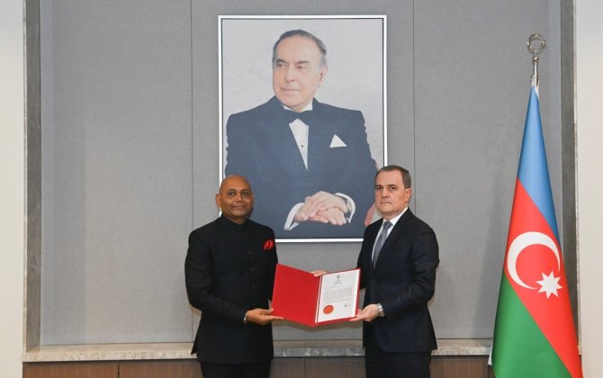 Hindistanın yeni səfiri etimadnaməsinin surətini Ceyhun Bayramova təqdim edib - FOTO