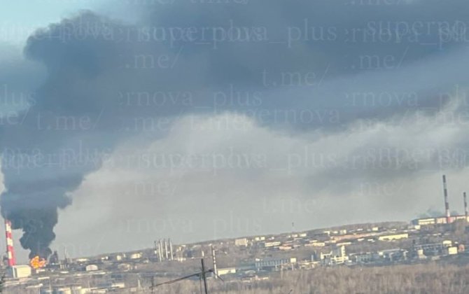 Ukrayna Rusiyanın 1400 km məsafədəki böyük neft zavodunu vurdu...+VİDEO