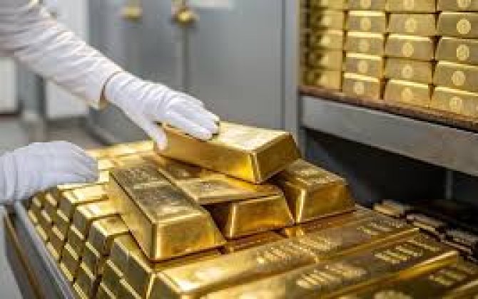 Стоимость золота снизилась на 2,4% после заявлений Трампа о Ближнем Востоке