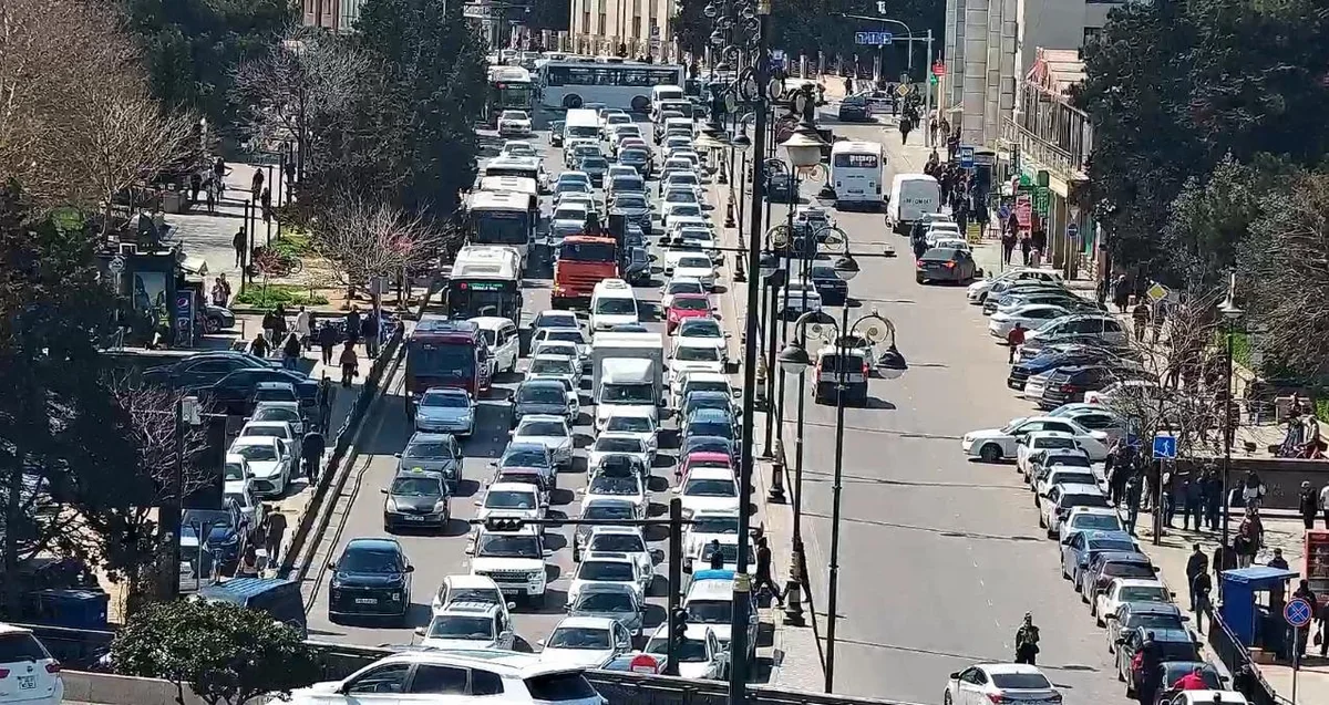 Bakı-Sumqayıt yolunda kilometrlərlə uzanan sıxlıq yarandı - SƏBƏB - FOTO