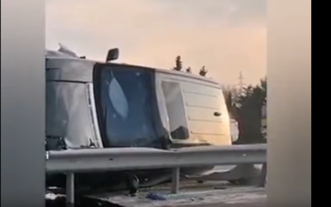 Qadın sürücü “Range Rover”i aşırdı - VİDEO