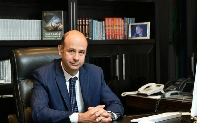 Yeni sədr rəisi işdən azad etdi