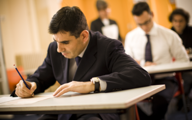 Вступительный экзамен на административные должности госслужбы назначен на 5 апреля