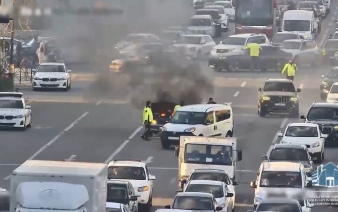 Xətaidə hərəkətdə olan avtomobil yandı - VIDEO