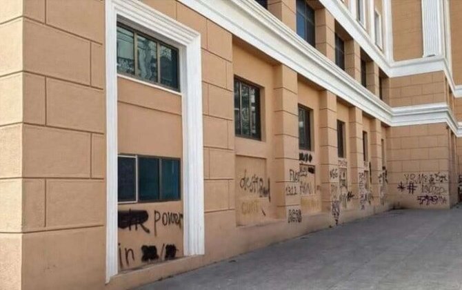 В Баку задержаны лица, разрисовавшие стены киноцентра 