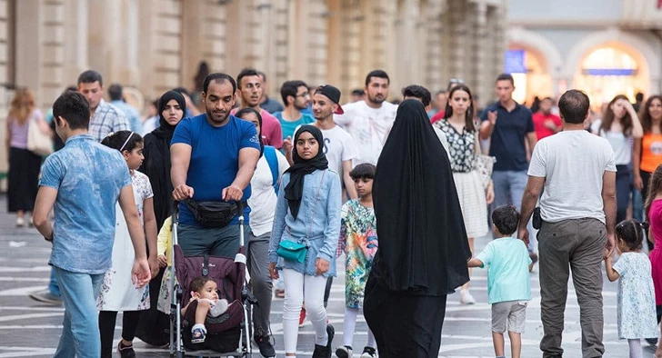 Турпоток в Азербайджан незначительно снизился