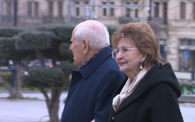 Onlar 60 ildən çoxdur məşhur cütlükdür - Xalq artistinin həyat yoldaşı ilə gəzintidən ÖZƏL fotoları