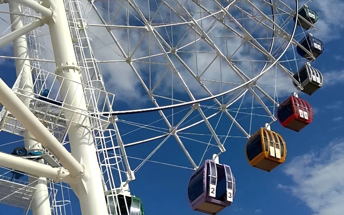 В Астане загорелось колесо обозрения - ВИДЕО