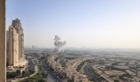 В Дубае обломки сбитого боеприпаса повредили здание Oracle